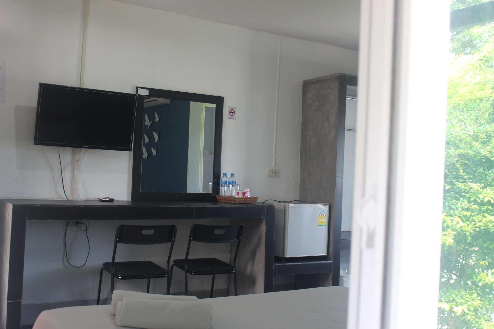 Krabi Nemo House Hostel Ao Nang Bagian luar foto